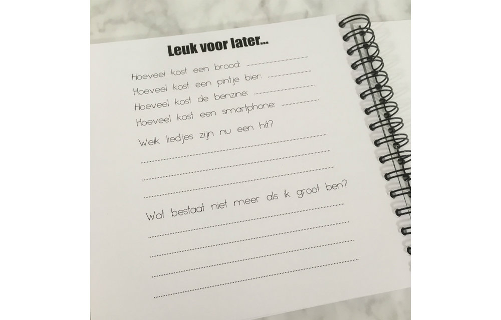 Invulboek Mijn Eerste Jaar ZWART - Studijoke