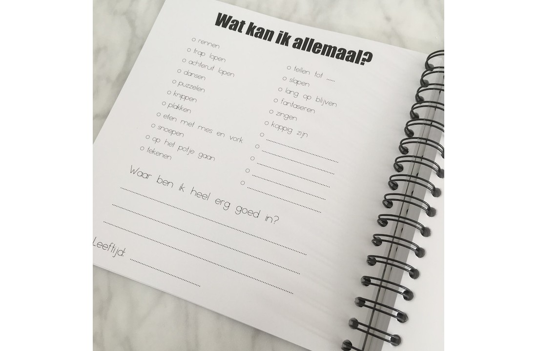 Invulboek Mijn Kleutertijd ROZE - Studijoke
