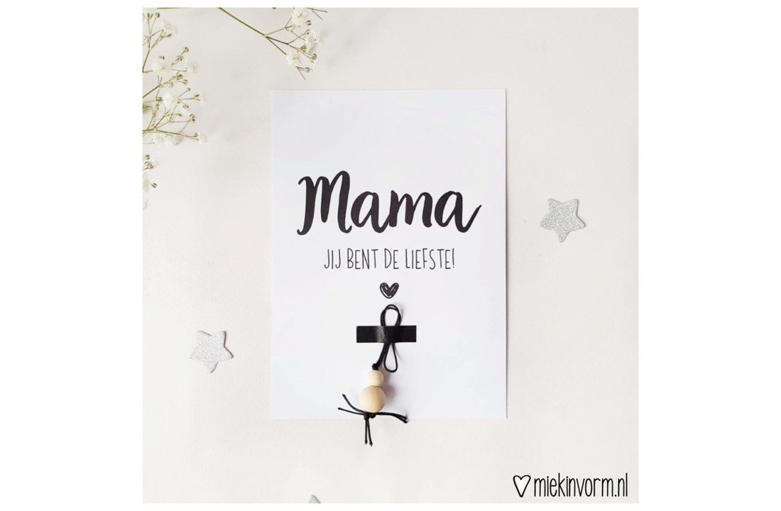 Kaartje Mama met Gelukspoppetje - MIEKinvorm