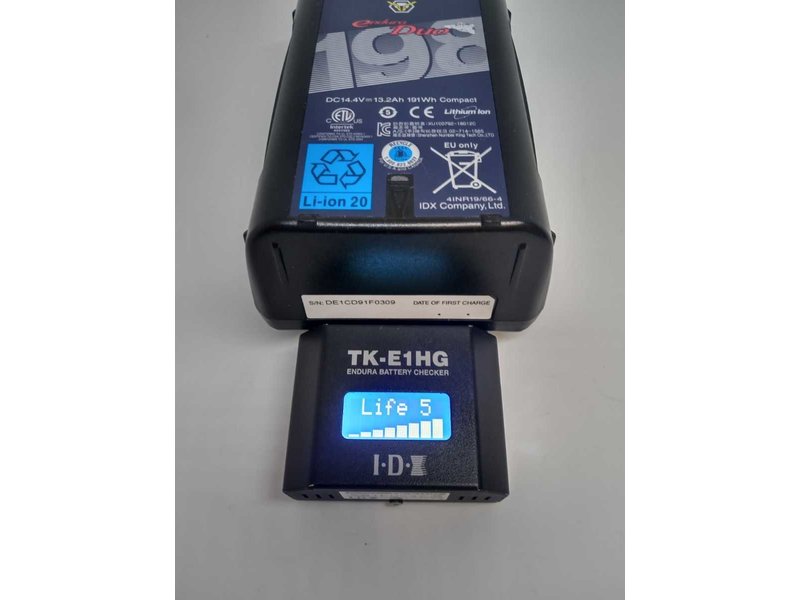 IDX TK-E1HG is a battery checker dedicated to V-Mount batteries.