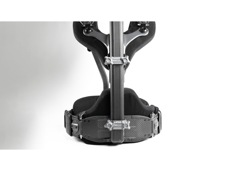 Cinema 2.5 / 3 mount allows an operator to quickly connect a Easyrig support bar