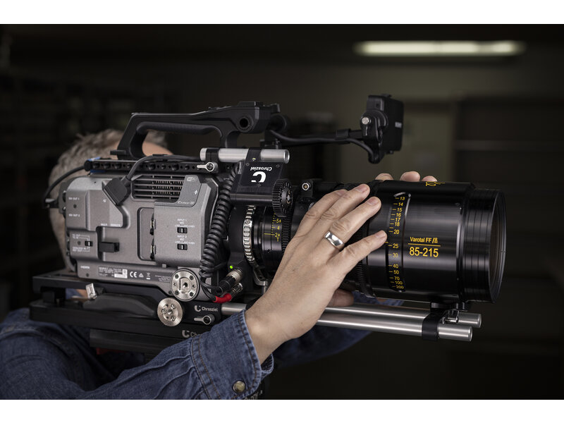 Chrosziel Universeller Blendenmotor für Cine-Objektive in Broadcast / ENG Run & Gun Setups