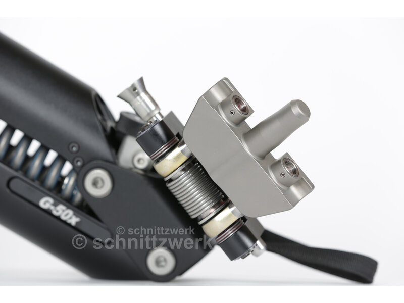 Steadicam powered by titanium springs, arm carries any load from 12 to 50 pounds (5.4 to 23 kg)