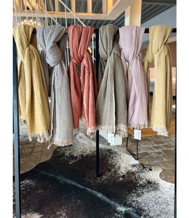 Ocupada Snuggle-Up Throw Waffle Powder Pink