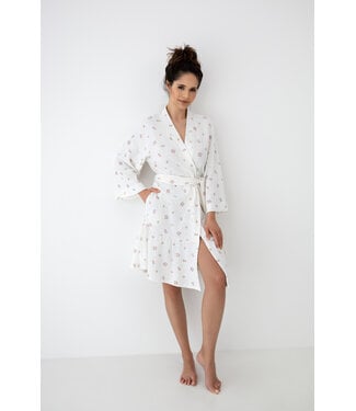 Sensis Coralie Kamerjas White Flowers