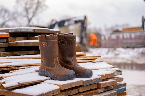 Sixton Montana Werklaarzen in de sneeuw
