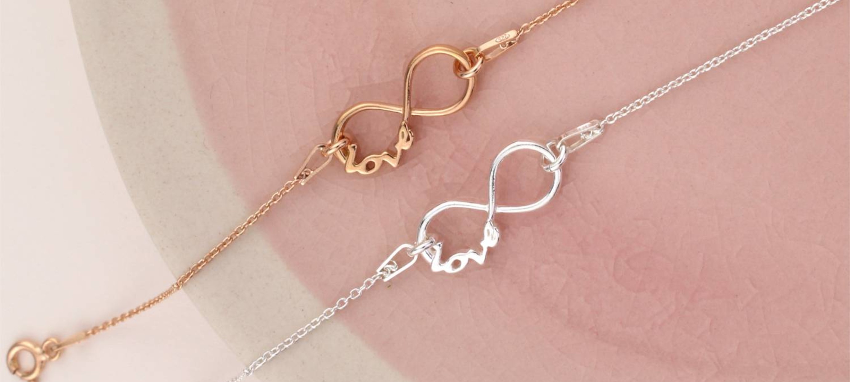 Infinity Schmuck symbolisiert unendliche ewige Liebe - ARLIZI Schmuck  Webshop