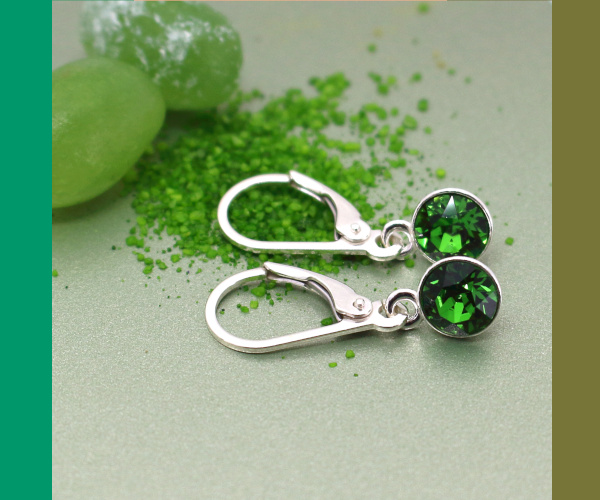 Sterling zilveren oorbellen met groen Swarovski kristal