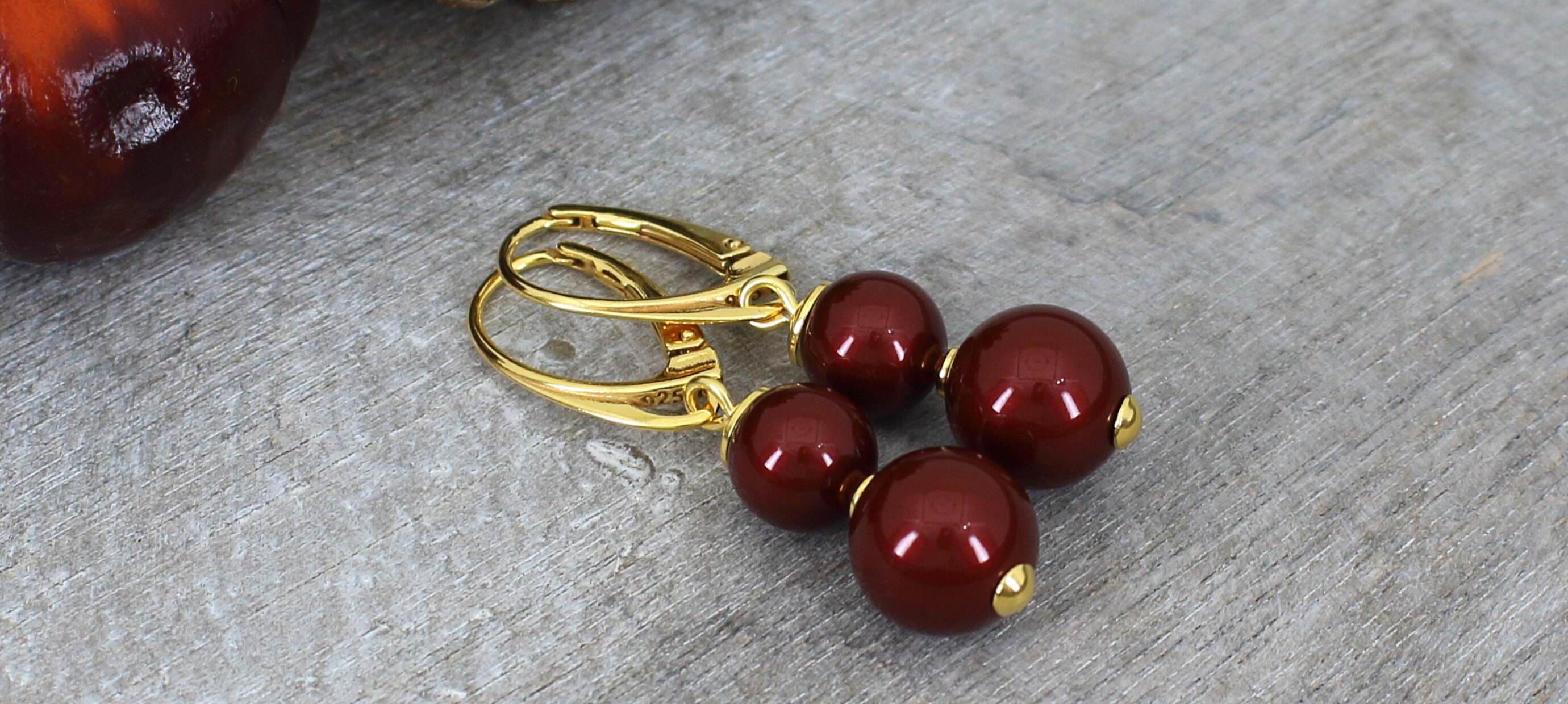 Bordeaux red in fashion and jewelry