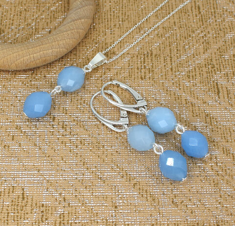 Sieraden trends 2026; goud, wit, crème, beige, pastels en de blues