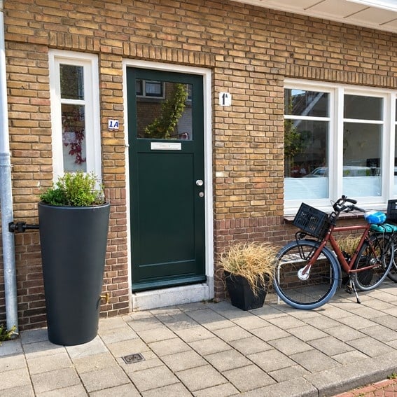 Design regenton geïntegreerd bij een woning