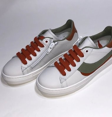 Red Limit/Hoops sneaker wit met kaki groen en roest bruin accent