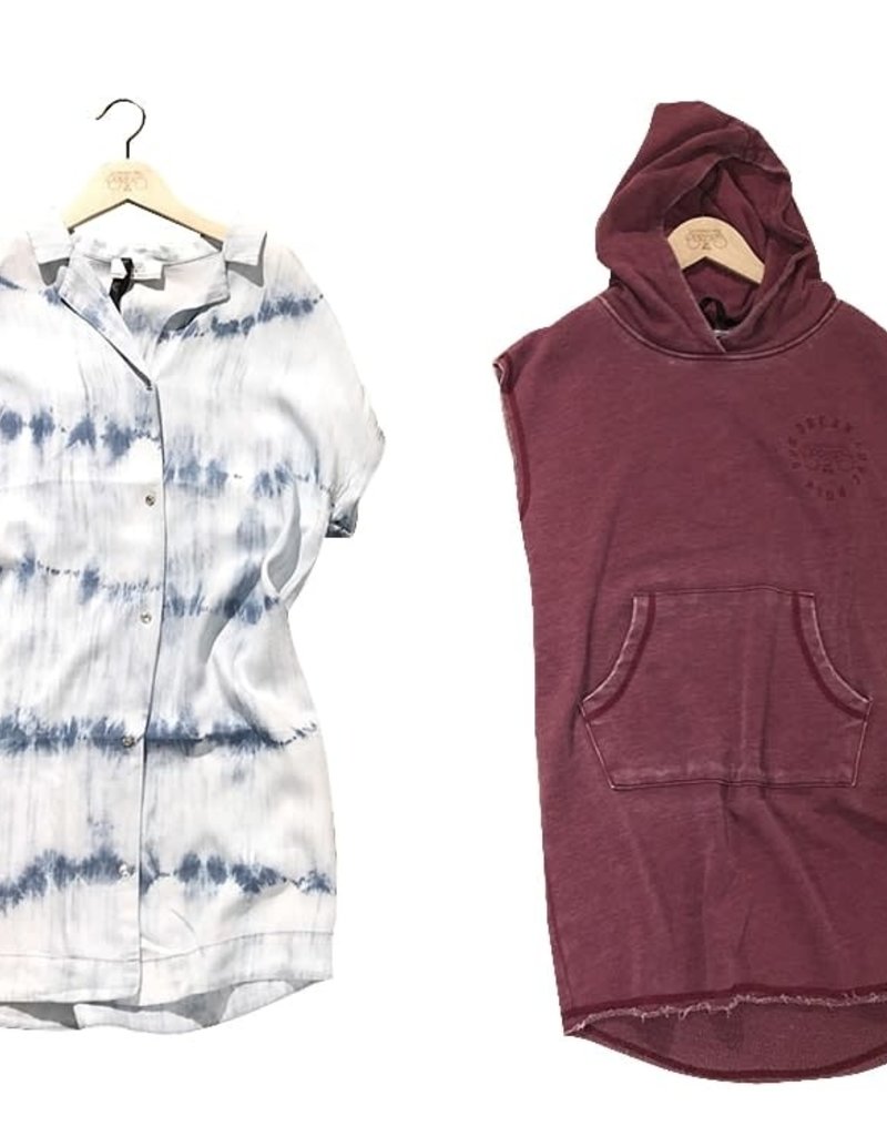 Le temps des Cerises hoodie jurk in purper print achter