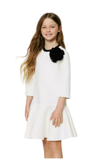 Twinset ecru neopreen jurk met zwarte bies en bloem.