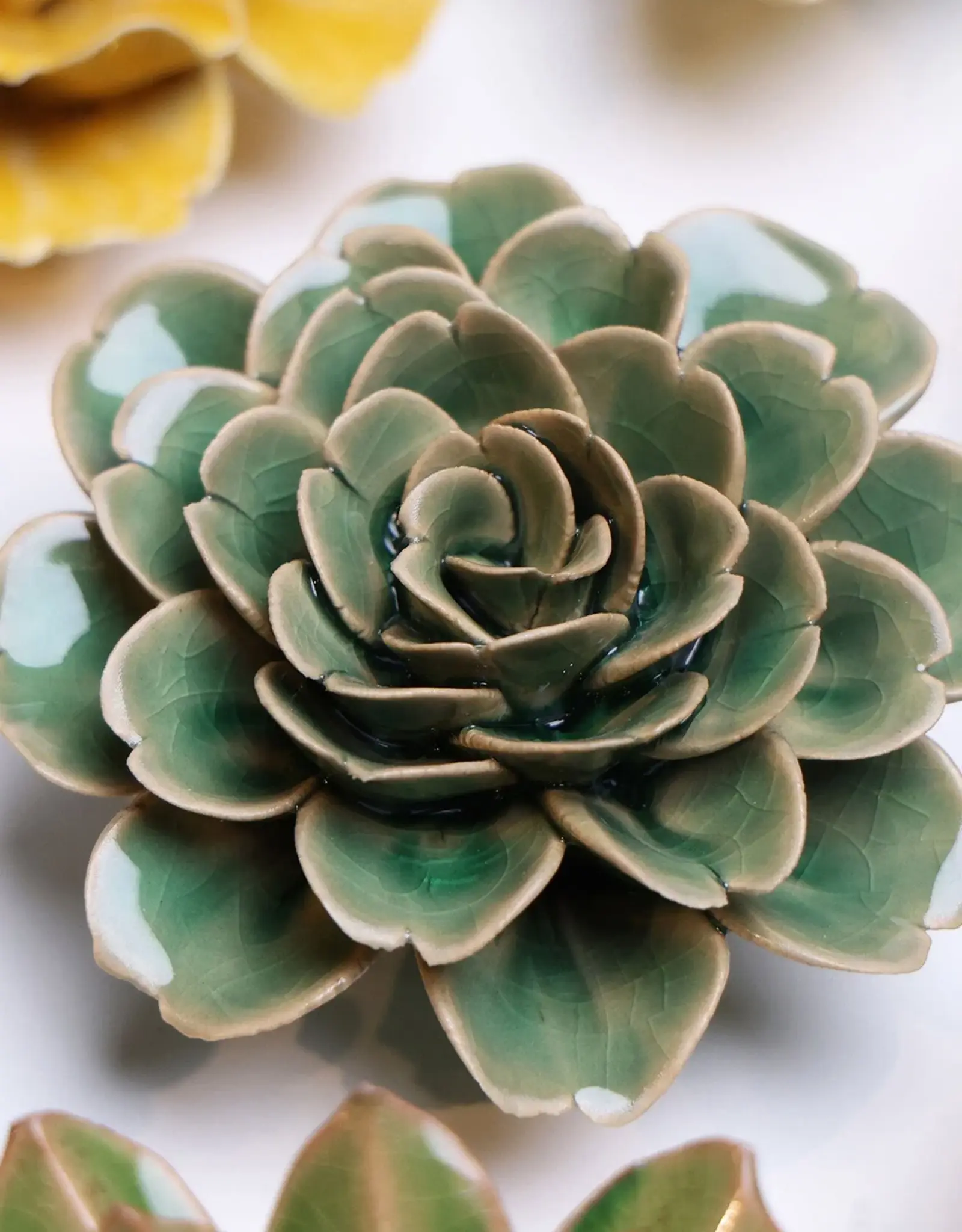 Chive Ceramic Flower Jungle Green Tea Rose EG11