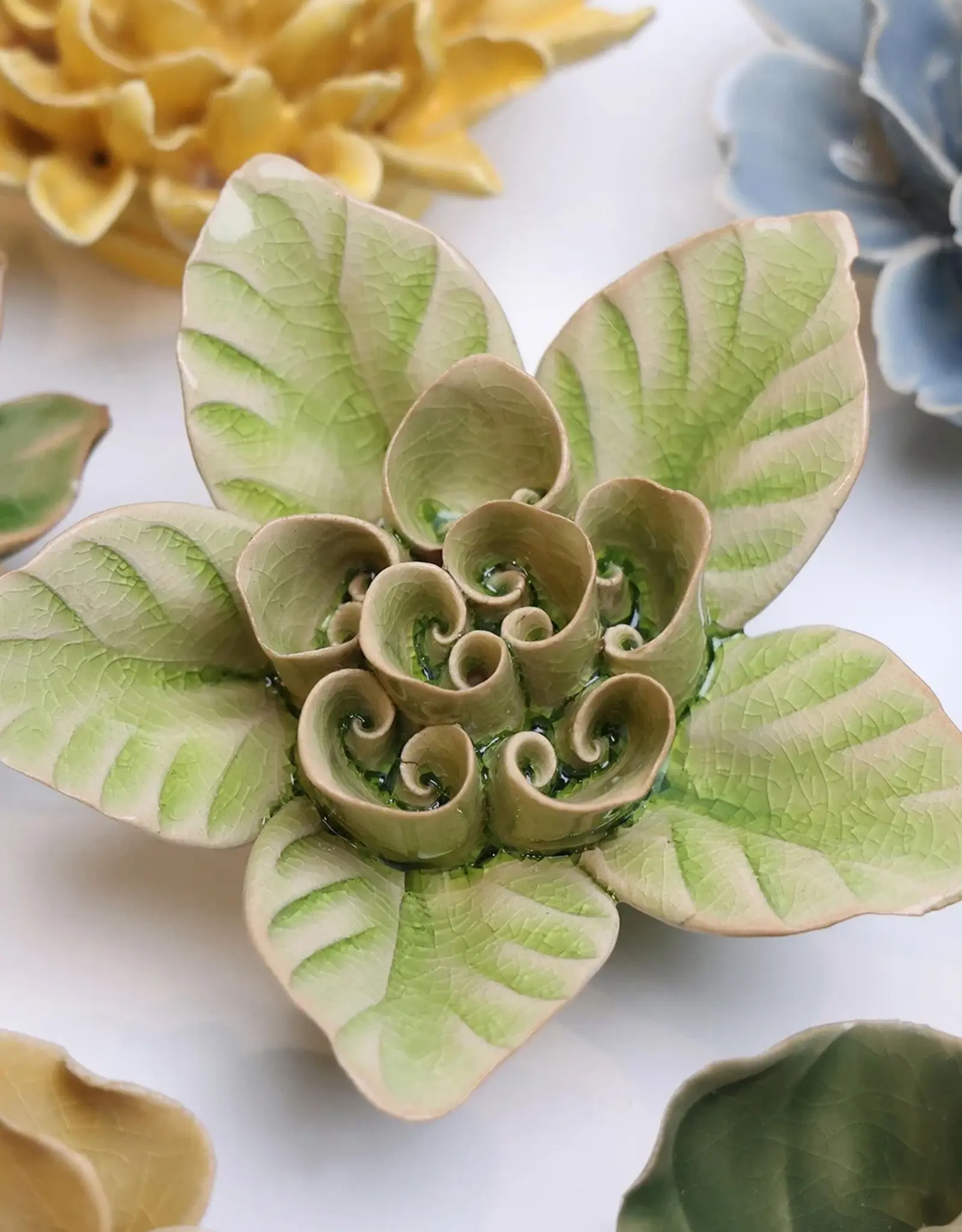 Chive Ceramic Flowers Green Lotus EG18