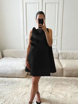 Rhune Barbara With Flower - Rhúne