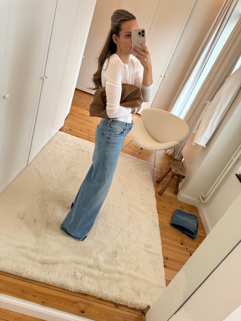 Wide leg blue jeans