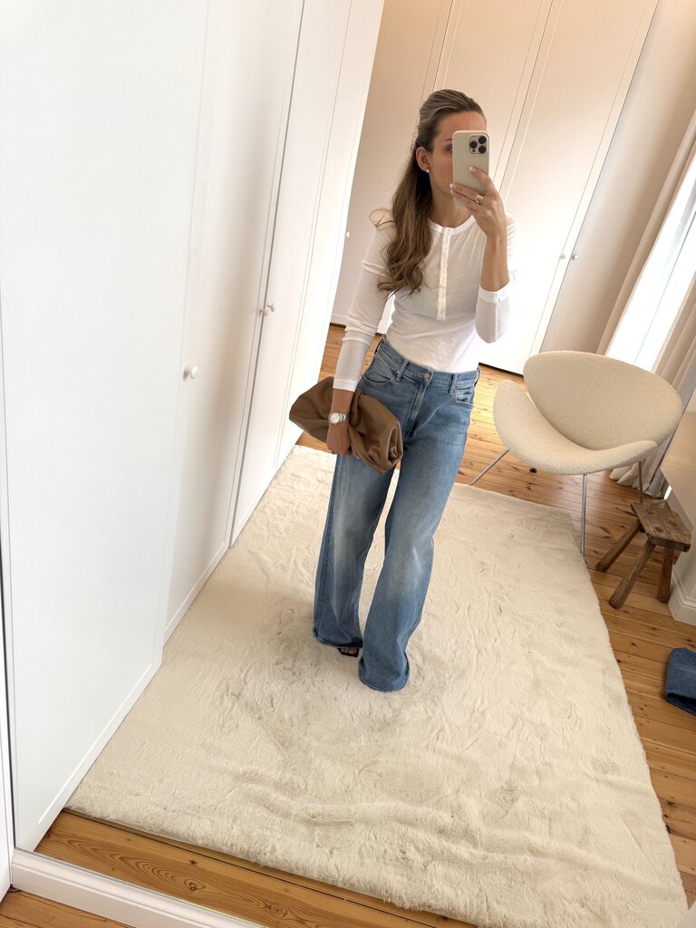 Wide leg blue jeans