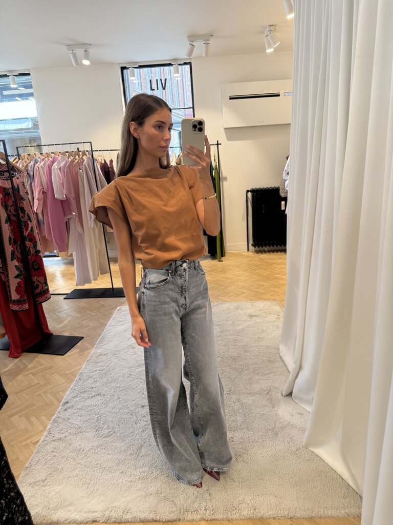 Devani tee