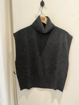 sleeveless knit