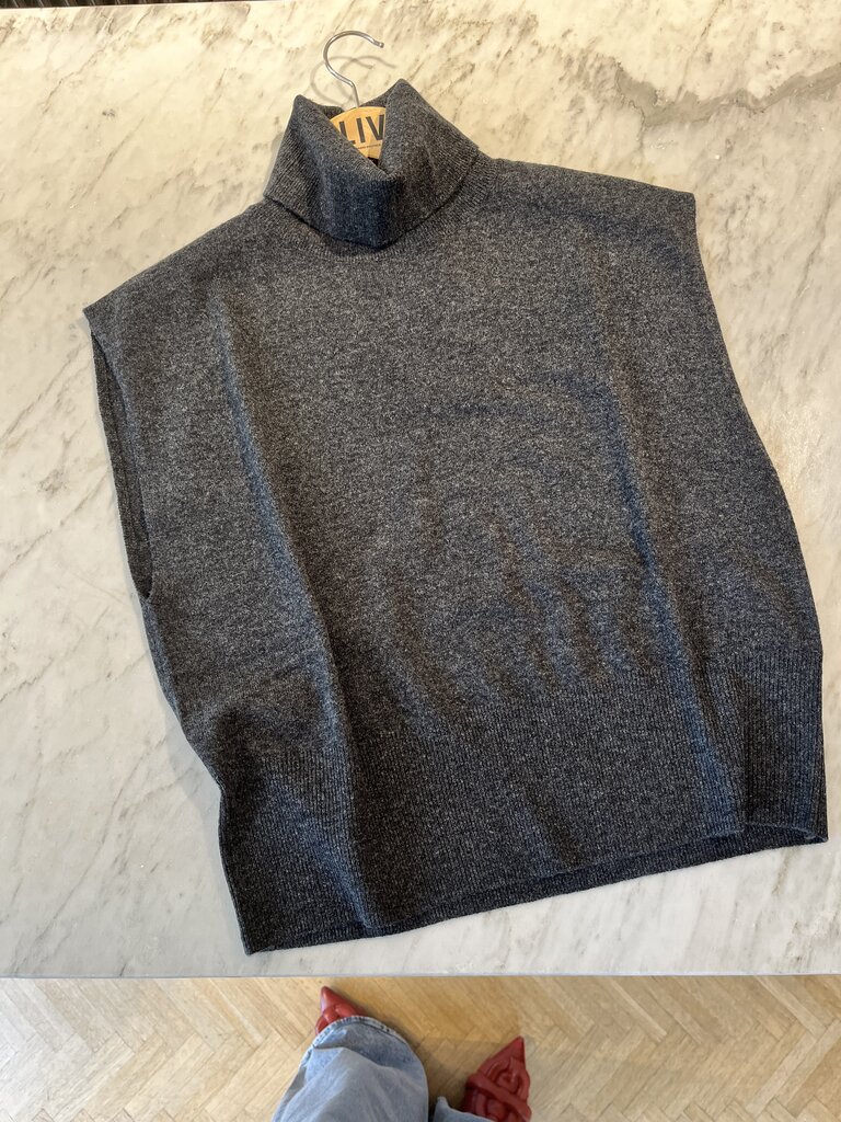 sleeveless knit
