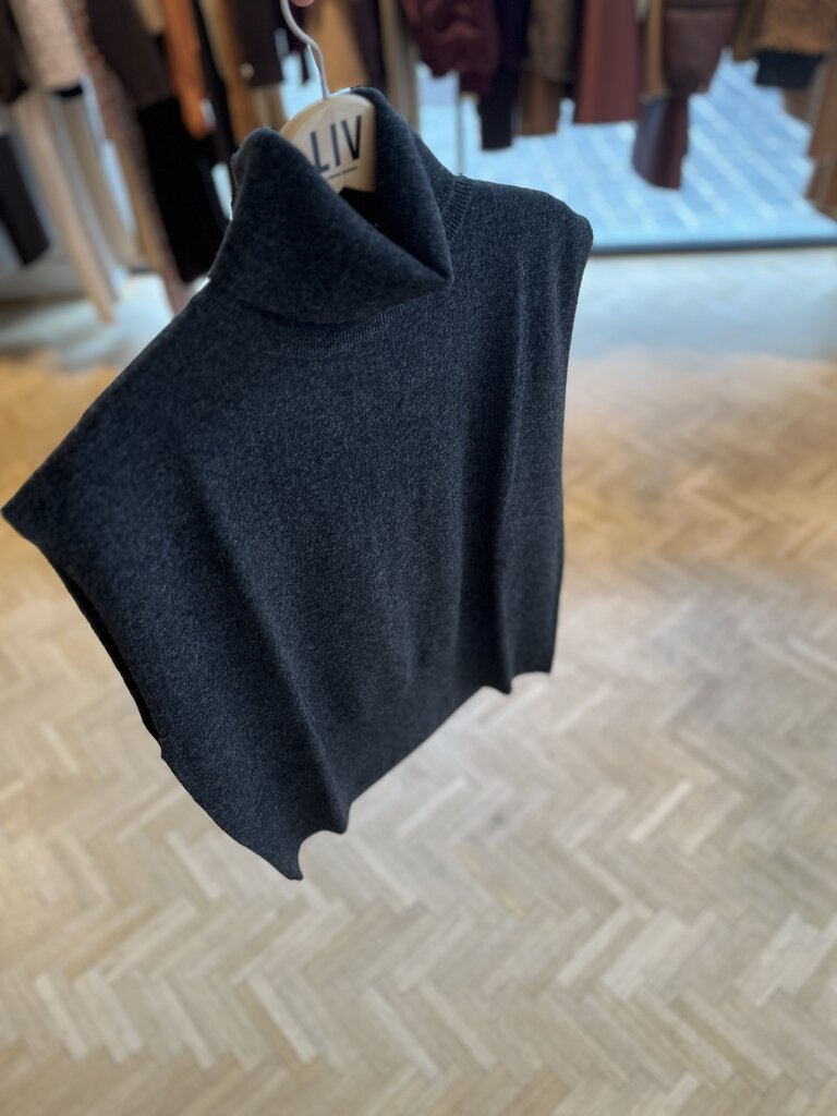 sleeveless knit