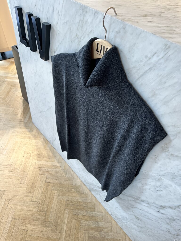 sleeveless knit