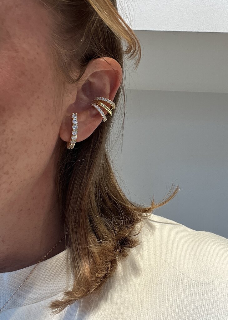 Billion Avenue Iris hug earstud