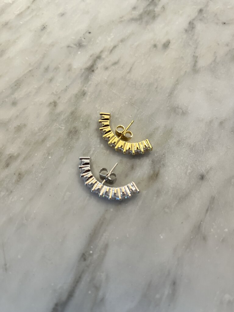 Billion Avenue Iris hug earstud