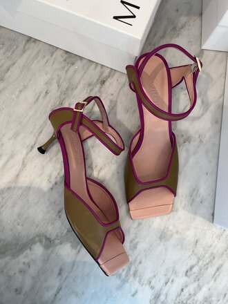 Olive & fuxia sandal