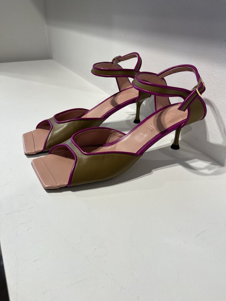Olive & fuxia sandal