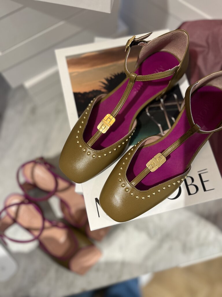 Olive ballerina