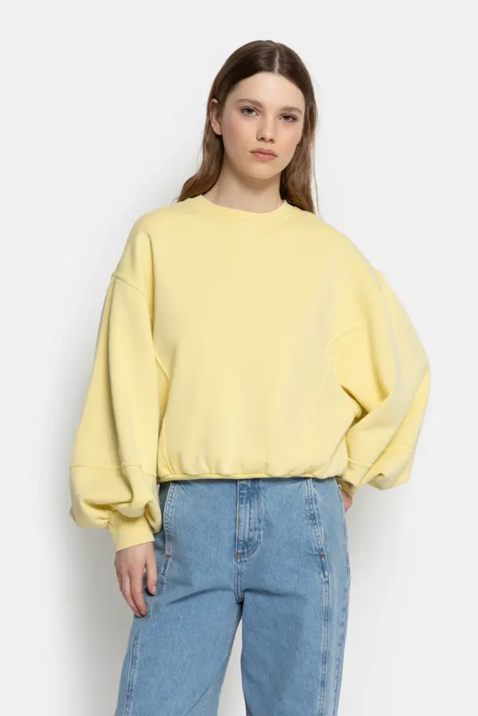 Yellow sweatshirt puff sleeves