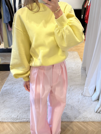 Yellow sweatshirt puff sleeves