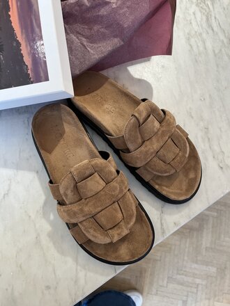 Lightbrown suede chunky slipper