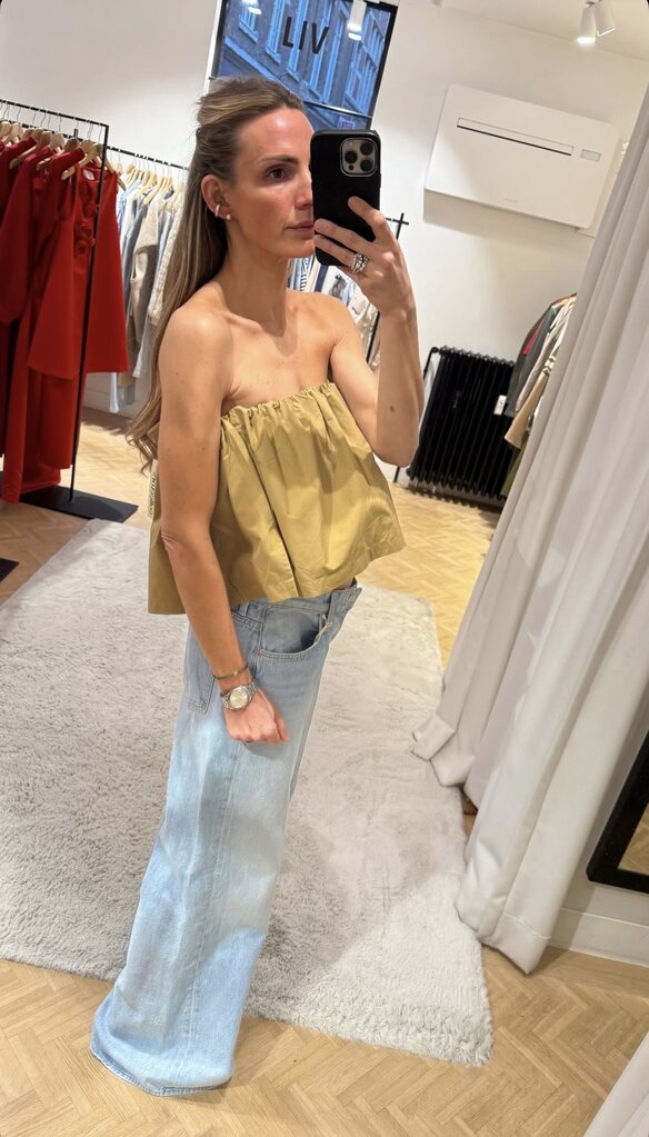 Collectors Club Ruffle top sand