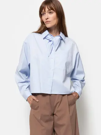 Bleu shirt with scarf