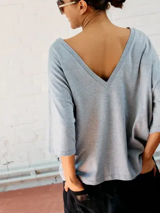 Double sunset V back T-shirt grey