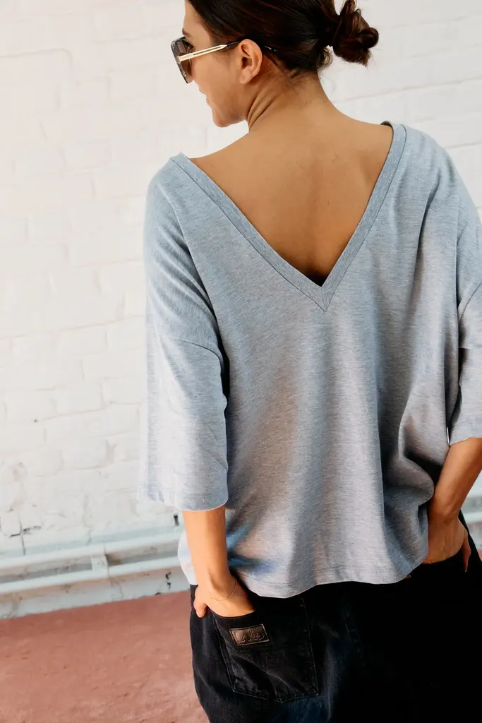 Double sunset V back T-shirt grey
