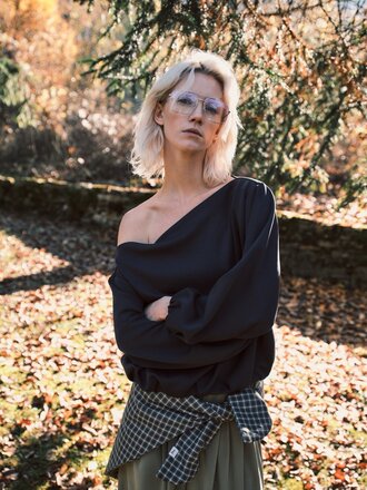 8 PM Off the shoulder sweatshirt blue