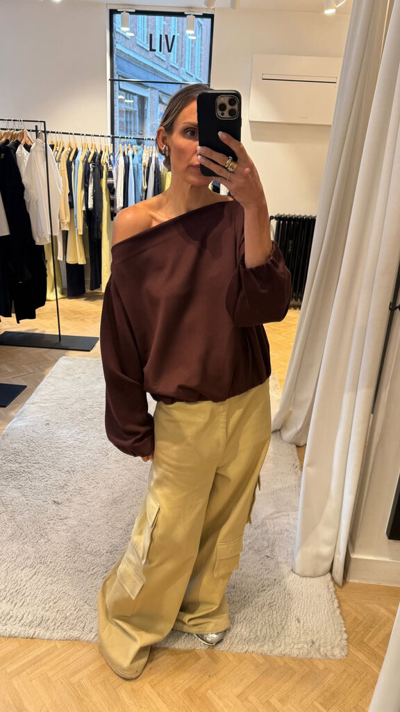 8 PM Off the shoulder sweatshirt brown
