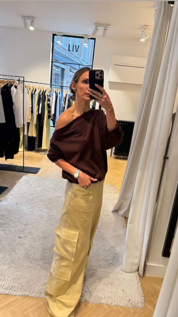 8 PM Off the shoulder sweatshirt brown