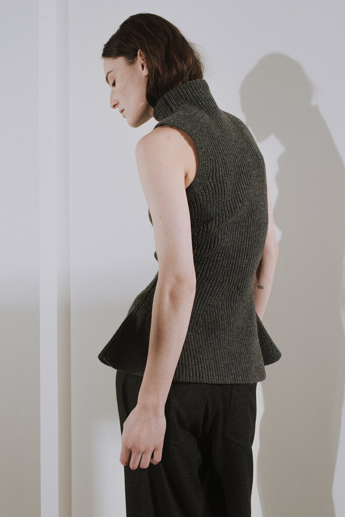 Rhune Thora sleeveless peplum knit dark grey