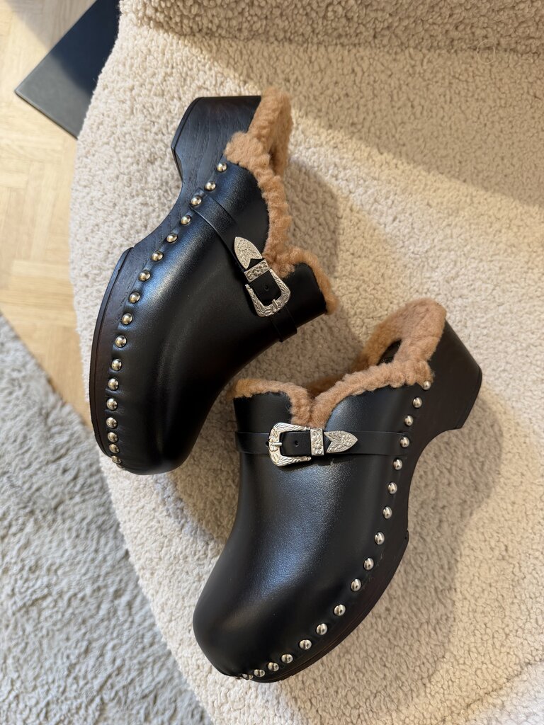 Posa Black studded clog