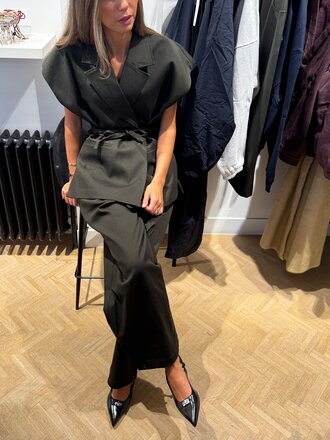 Sleeveless blazer