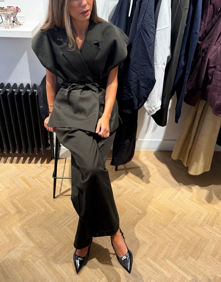 Sleeveless blazer