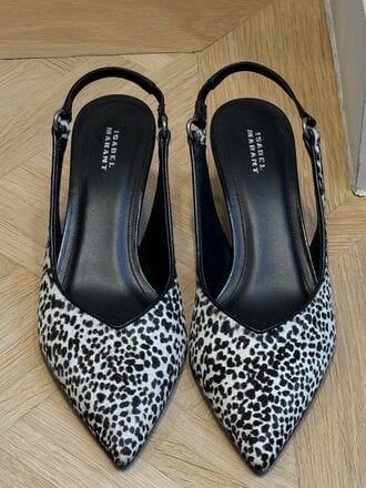 Hairy dots pumps