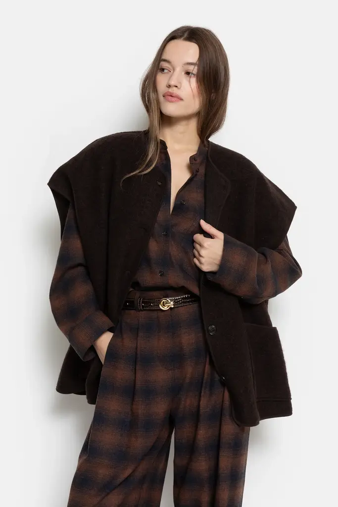 Oversized sleeveless jacket brown