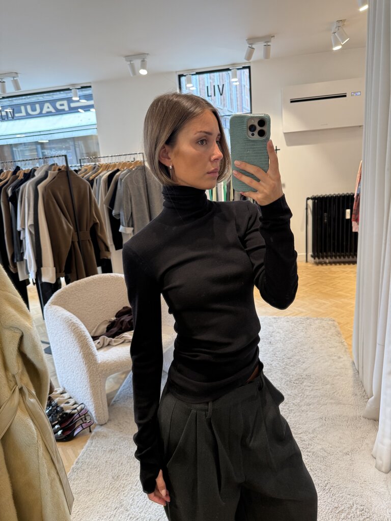 Rhune Cael fine turtleneck black